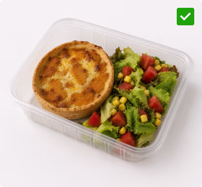 Tarta artesanal acompañada con ensalada